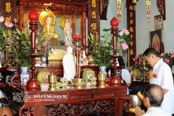 Cúng chuyển bàn thờ theo phong tục Việt Nam
