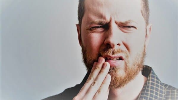 Người nằm mơ thấy rụng răng ban đêm