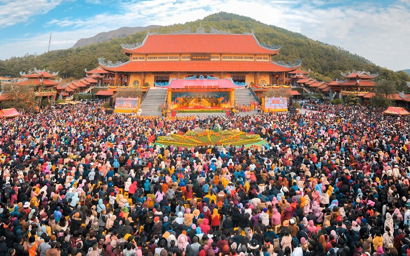 Cúng lễ khai xuân đầy đủ: Hướng dẫn mâm lễ, cách cúng, giờ đẹp và văn khấn chuẩn nhất Mâm lễ cúng khai xuân truyền thống tại nhà