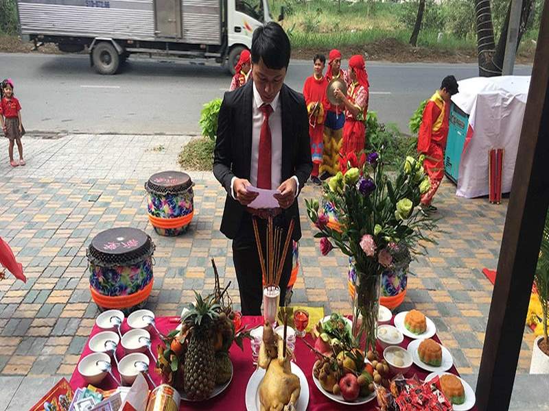Mâm lễ cúng khai xuân truyền thống tại nhà