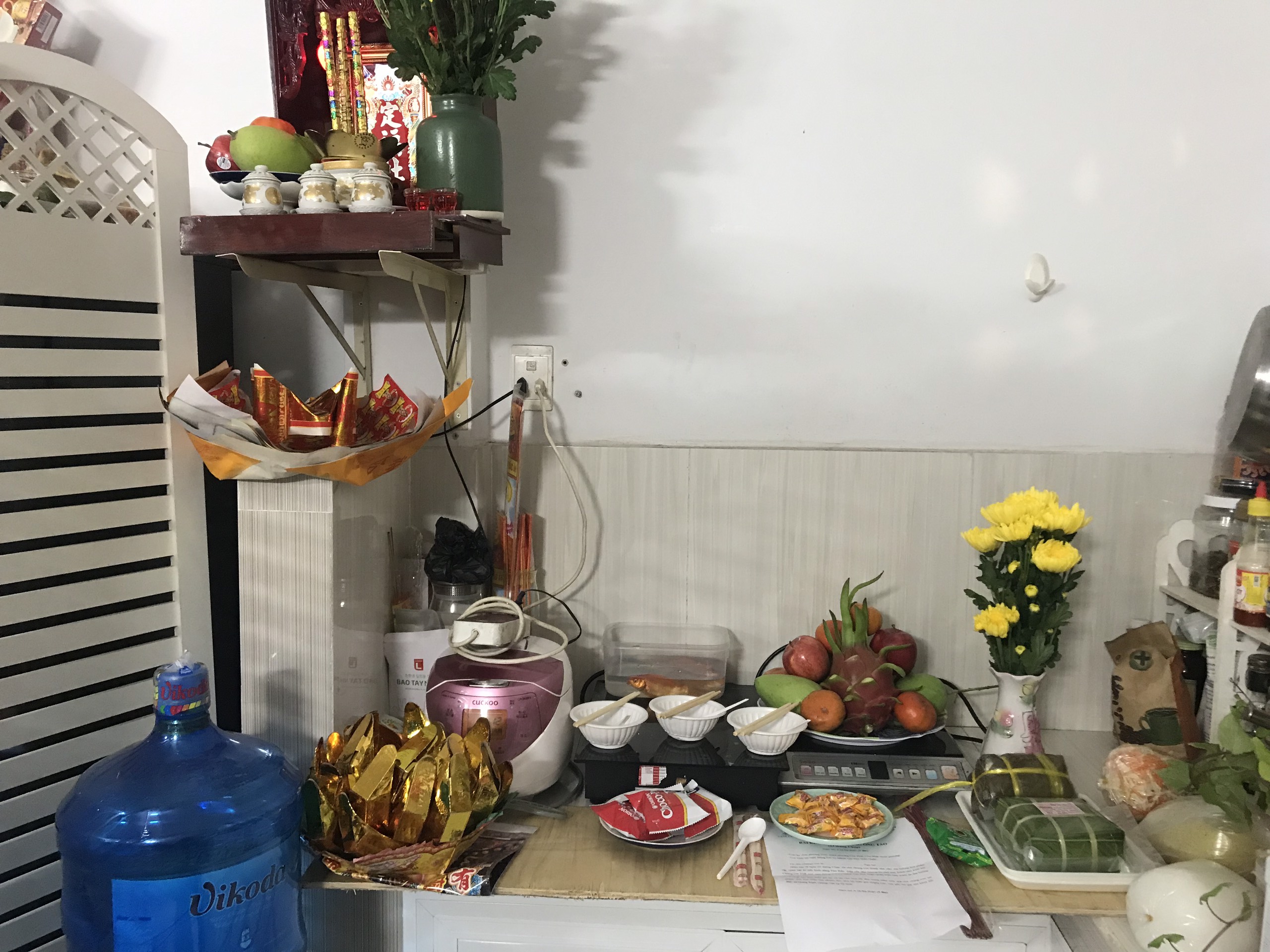Bàn thờ chuẩn bị lễ cúng ông Táo truyền thống