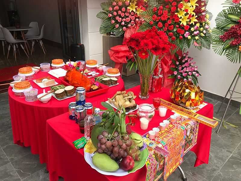 Lễ cúng khai trương cửa hàng trang trọng và đầy đủ