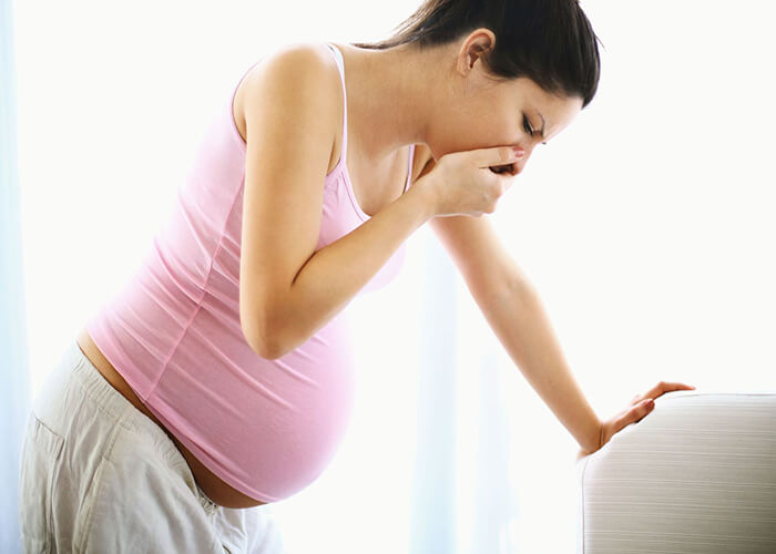 Người phụ nữ mơ thấy mình mang thai vui vẻ