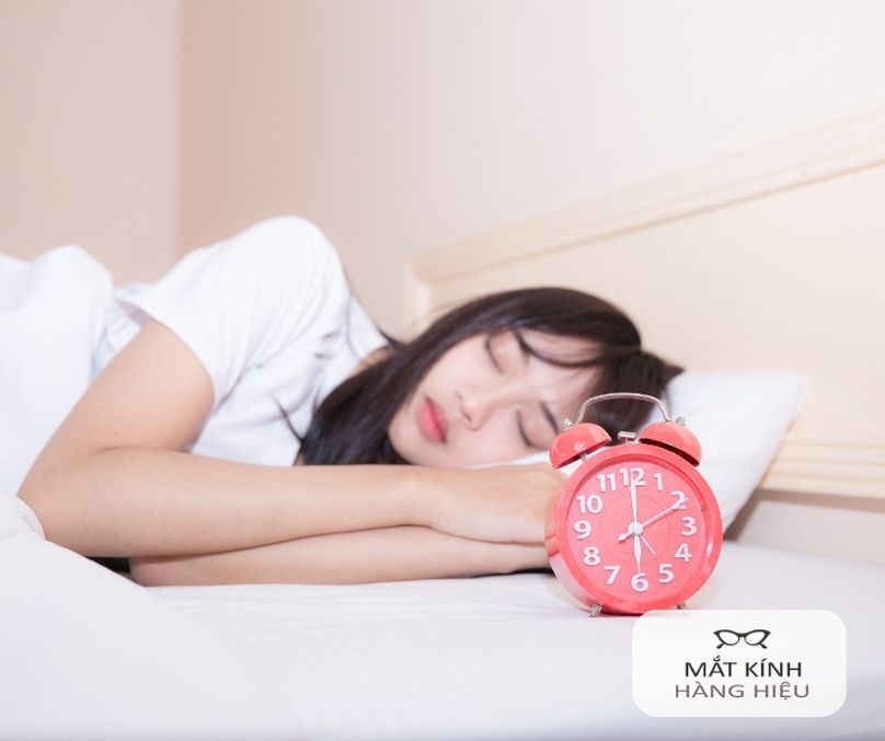 Mắt trái giật liên tục