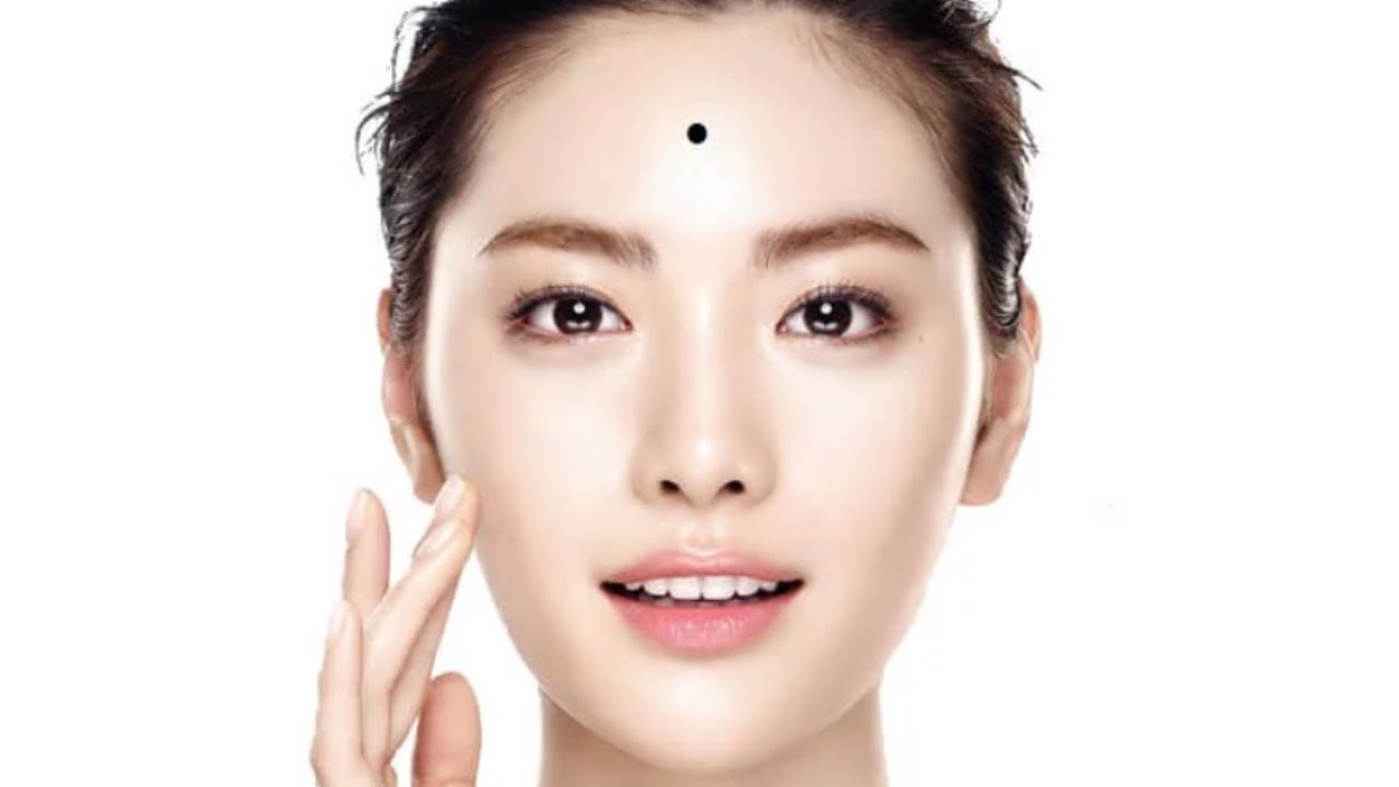 Nốt ruồi trên trán phụ nữ