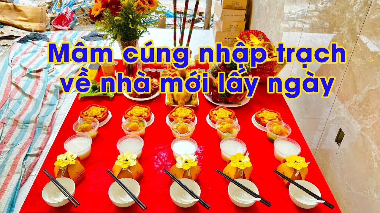Gia đình làm lễ cúng nhập trạch về nhà mới
