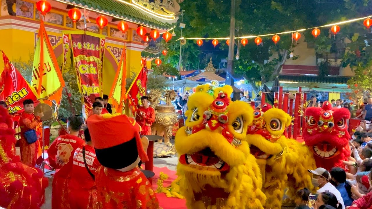 Cúng ông Địa cầu may mắn buôn bán thuận lợi