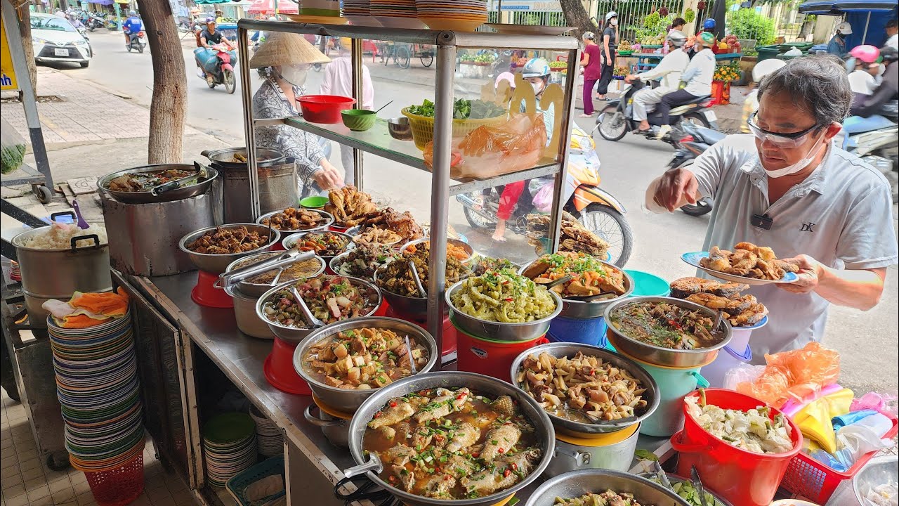 Cúng khai trương mở quán ăn truyền thống Việt Nam