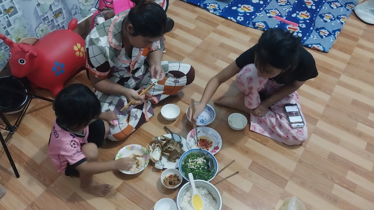 Người mơ thấy mình đang ăn cơm trong giấc mơ