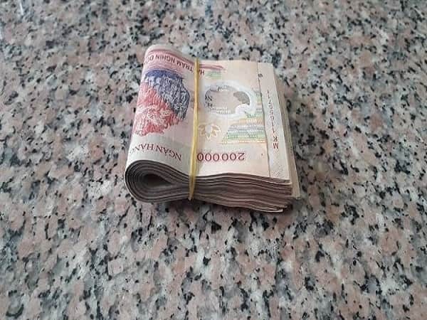 Người nhặt được tiền mơ thấy đánh đề con gì