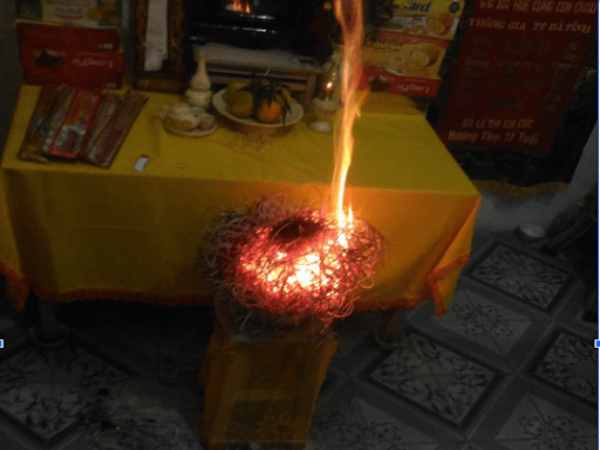 Bát hương trong giấc mơ và con số may mắn