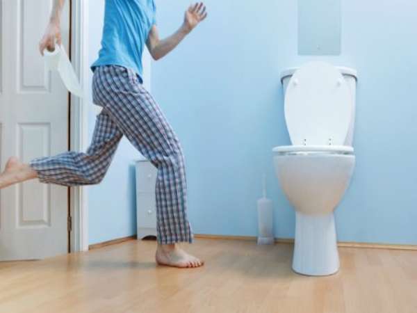 Người đang mơ thấy mình đi vệ sinh trong nhà tắm