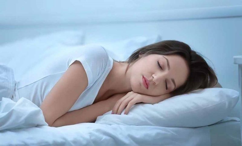 Người nằm mơ thấy rụng nhiều răng trên giường