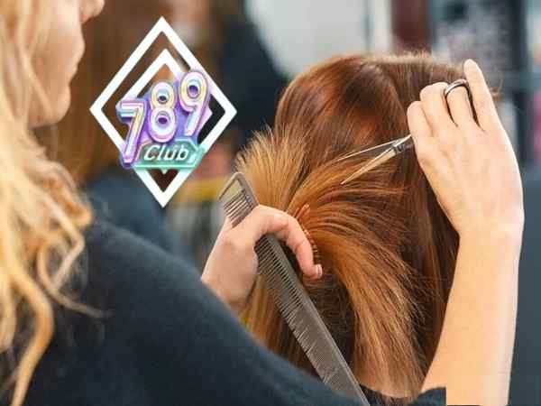 Người khác cắt tóc cho mình trong giấc mơ