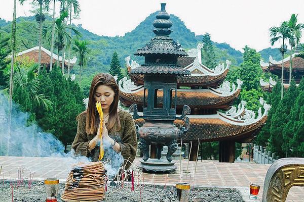 Nằm mơ thấy đi chùa nên đánh đề con gì