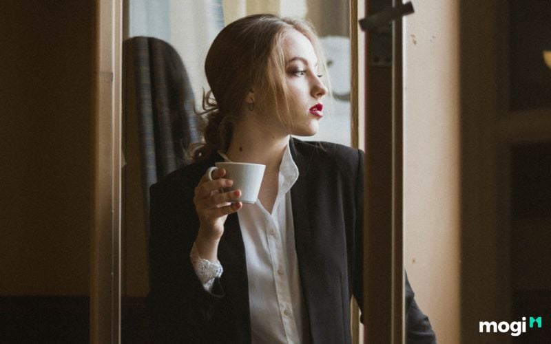 Đuôi lông mày phải có nốt ruồi ở nam