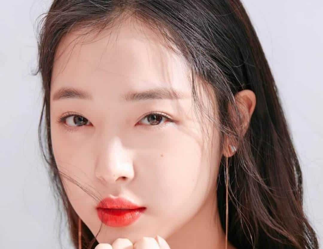 Nốt ruồi ở má trái nữ giới