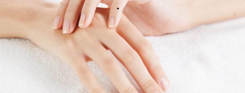 Vị trí nốt ruồi ở ngón tay út