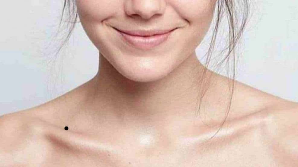 Nốt ruồi ở xương quai xanh nữ