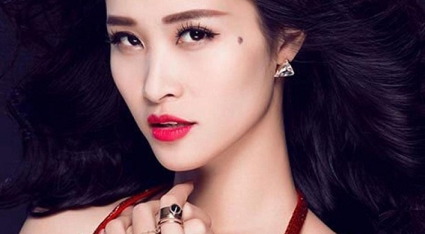 Nốt ruồi phú quý tiêu biểu trên mặt nữ