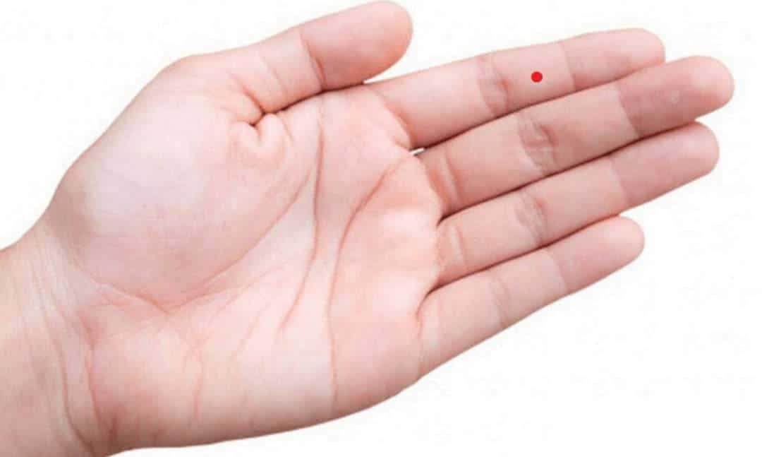 Vị trí nốt ruồi son trên tay