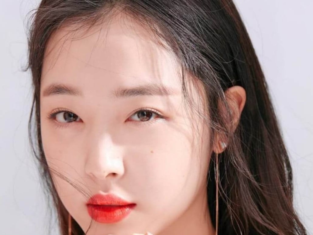 Nốt ruồi gò má trái nữ