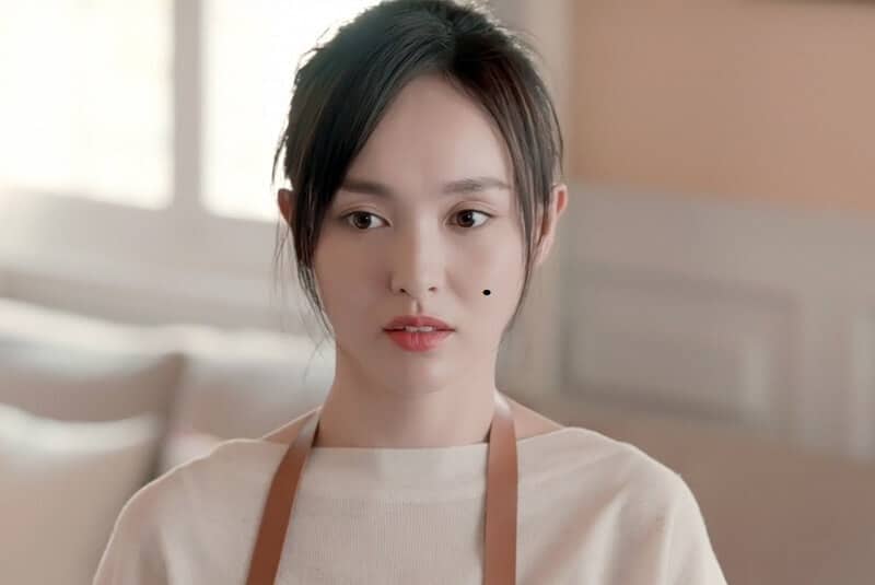 Nốt ruồi trên má nữ giới