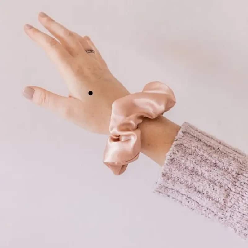 Nốt ruồi trên mu bàn tay