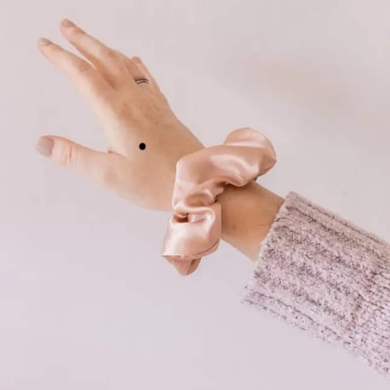 Nốt ruồi trên mu bàn tay