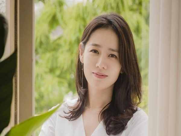 Nữ sinh tuổi 1985 xinh đẹp duyên dáng