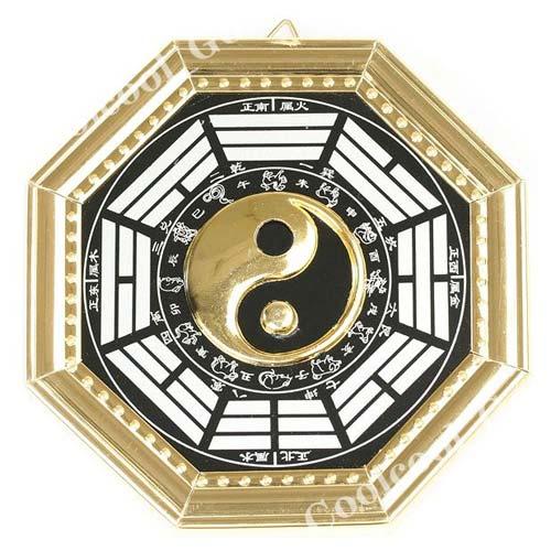 Gương treo phòng khách hợp phong thuỷ trong nhà
