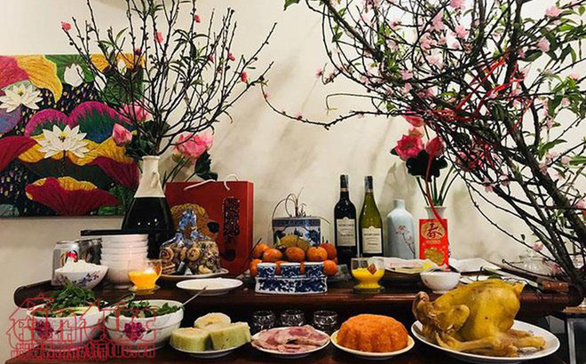 Bàn thờ gia tiên ngày mùng 1 với mâm cúng chuẩn