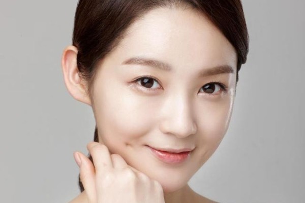 Đặc điểm tai cao so với lông mày