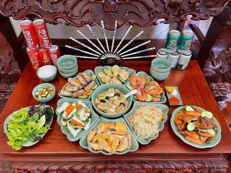 Bàn cúng giỗ cha mẹ truyền thống Việt Nam đầy đủ lễ vật