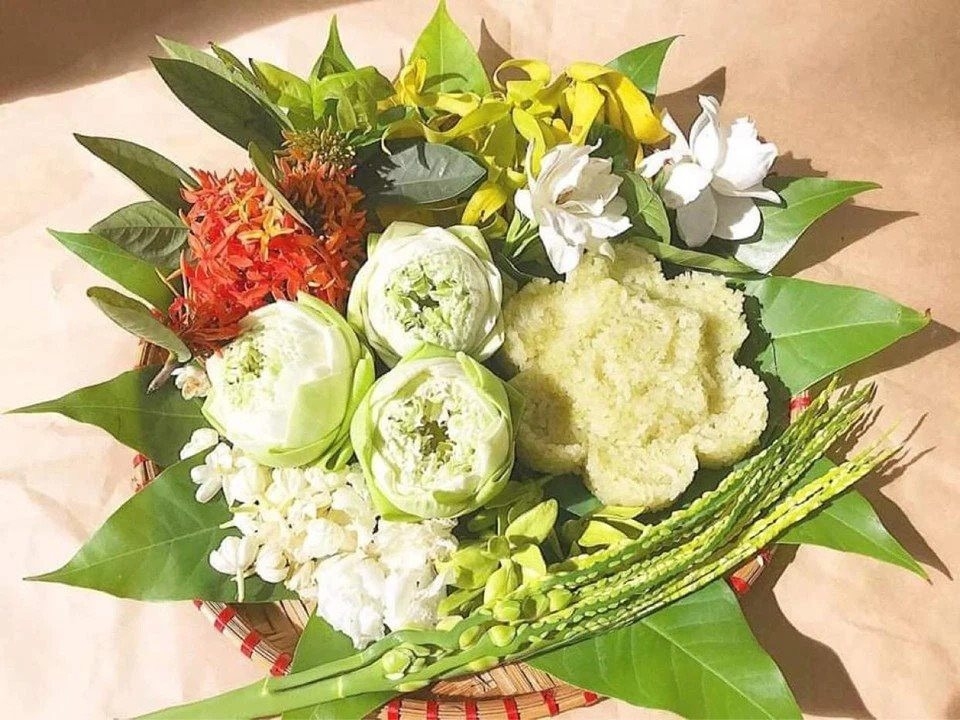 Bàn thờ gia tiên ngày mùng 1 với mâm cúng chuẩn