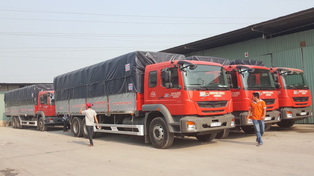 Cúng xe vận tải đầu năm cầu bình an