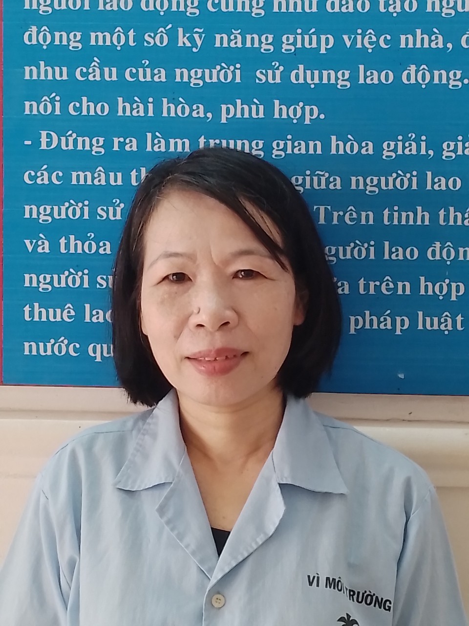 Nữ sinh năm 1965 mặc áo dài truyền thống