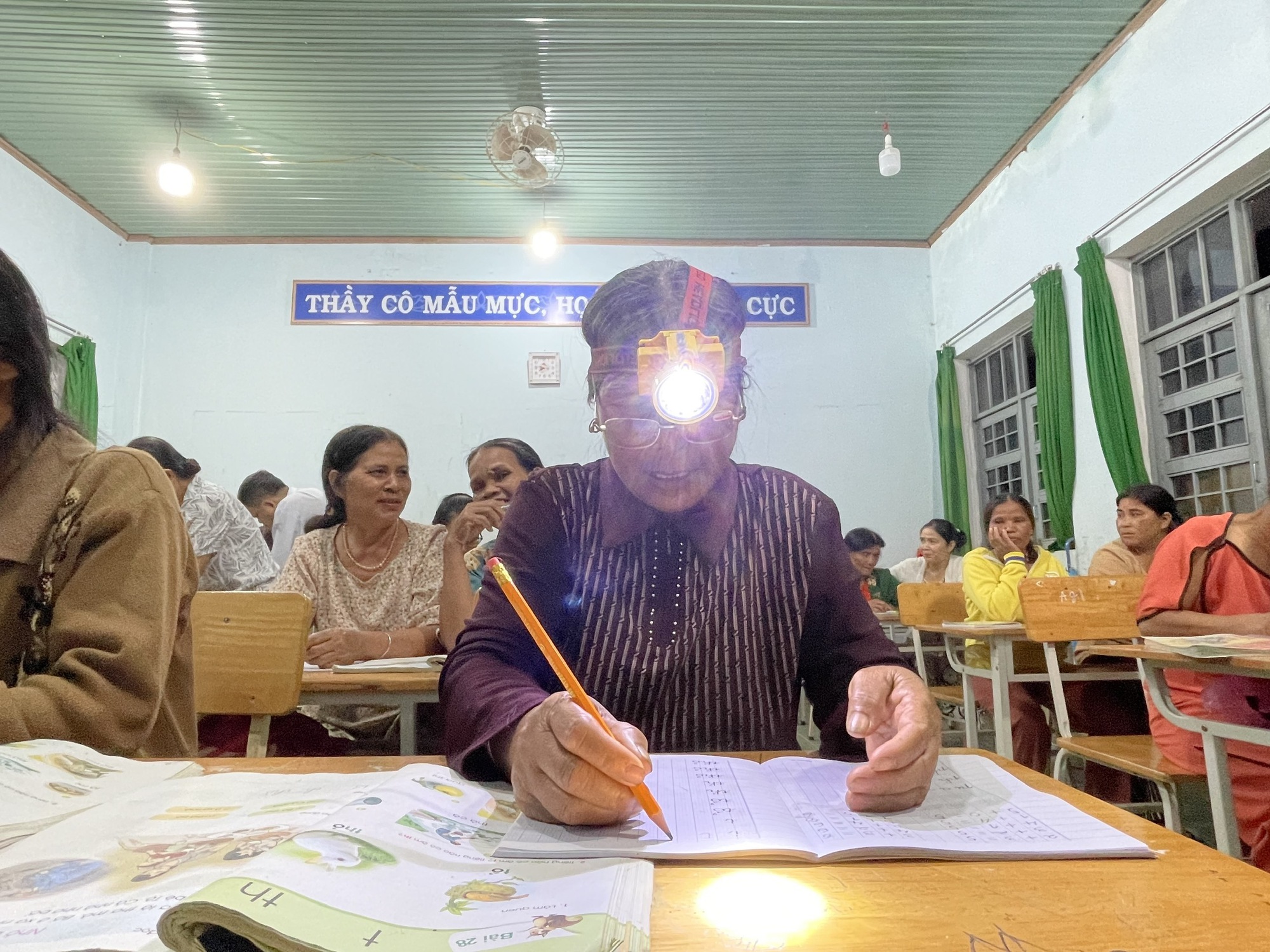 Mơ thấy mình đi học nên đánh đề con gì