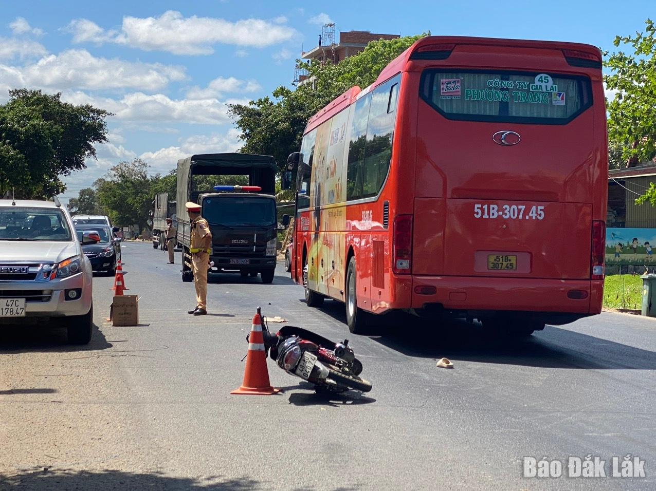 Giải Mã Giấc Mơ Thấy Người Khác Bị Tai Nạn Giao Thông: Ý Nghĩa Tâm Linh & Thực Tiễn Người khác bị tai nạn giao thông trong giấc mơ