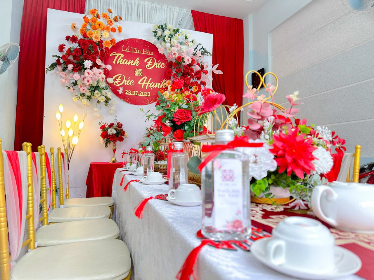 Mâm cúng giỗ gia tiên đầy đủ và trang nghiêm